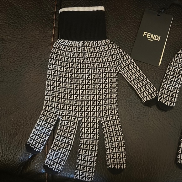 Fendi unisex FF zucca all over monogram wool gloves NEW - Picture 5 of 7
